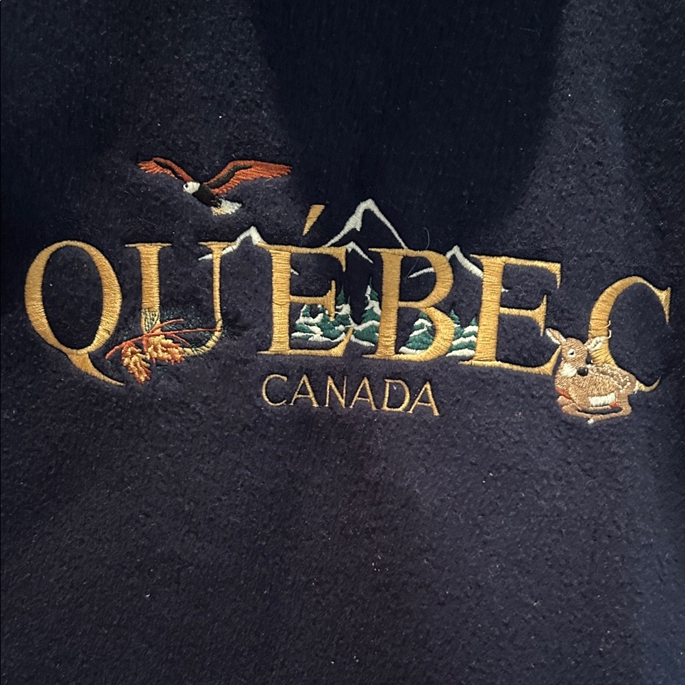 Québec Canada Embroidered Black Sweatshirt NEW